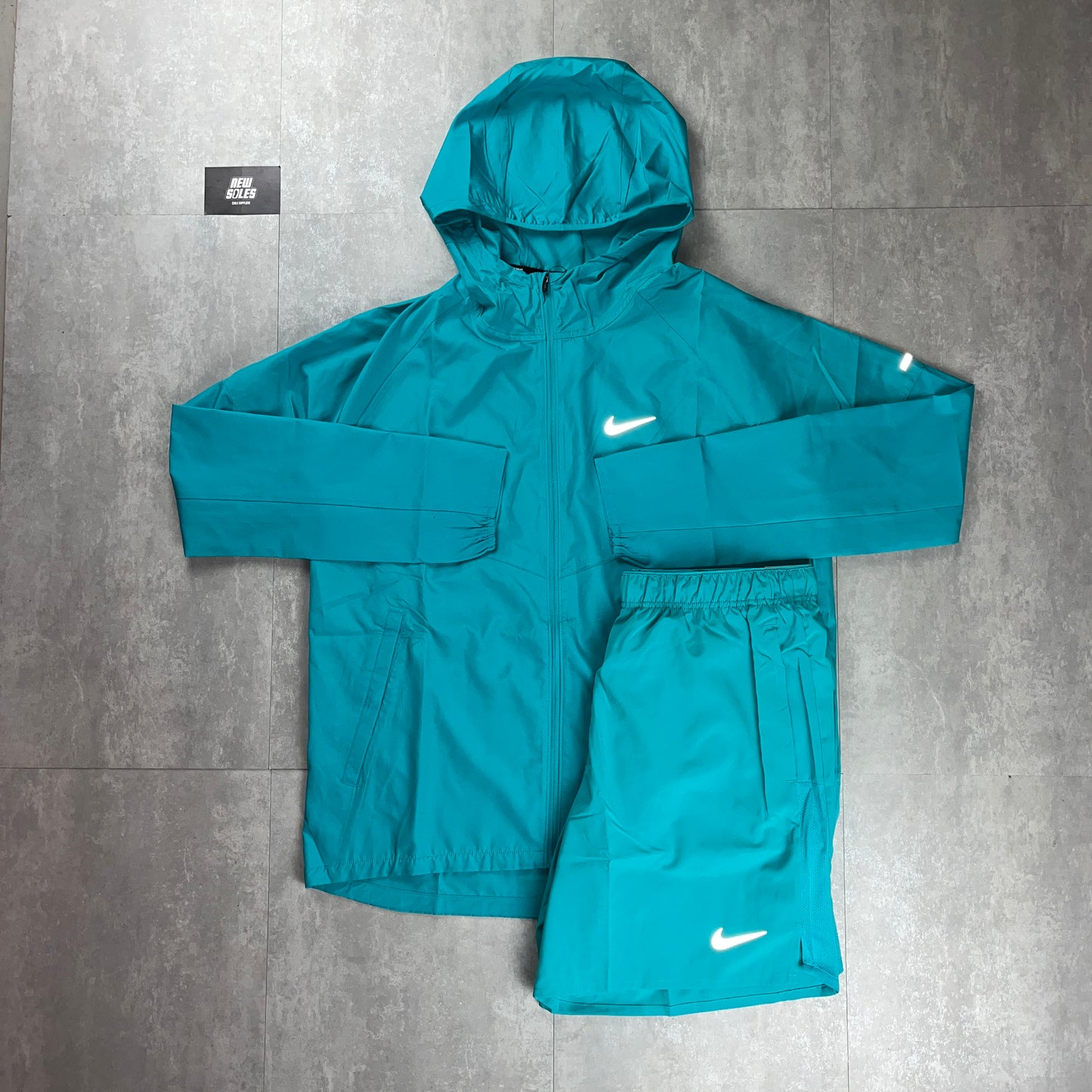 Nike Repel Miler Windrunner Jacket Dusty Cactus & Dusty Cactus Challenger Shorts Set