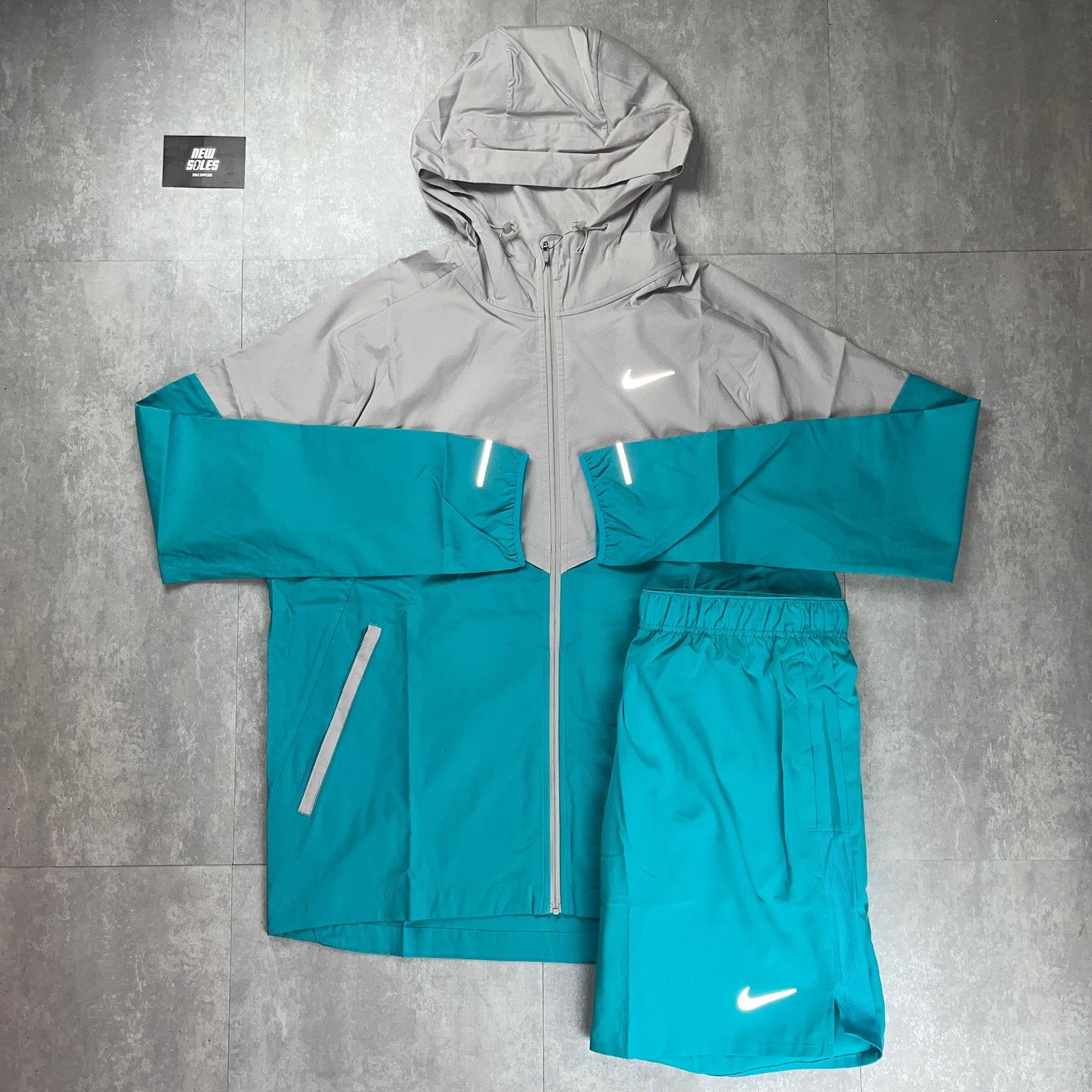 Nike Windrunner Jacket ‘Light Iron Ore/Dusty Cactus’