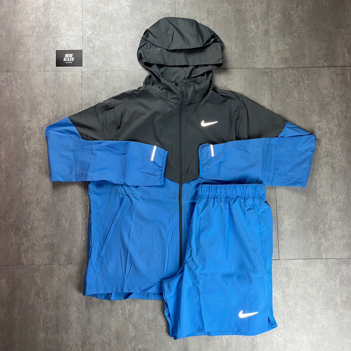 Nike Windrunner Jacket University Blue & University Blue Challenger Shorts Set