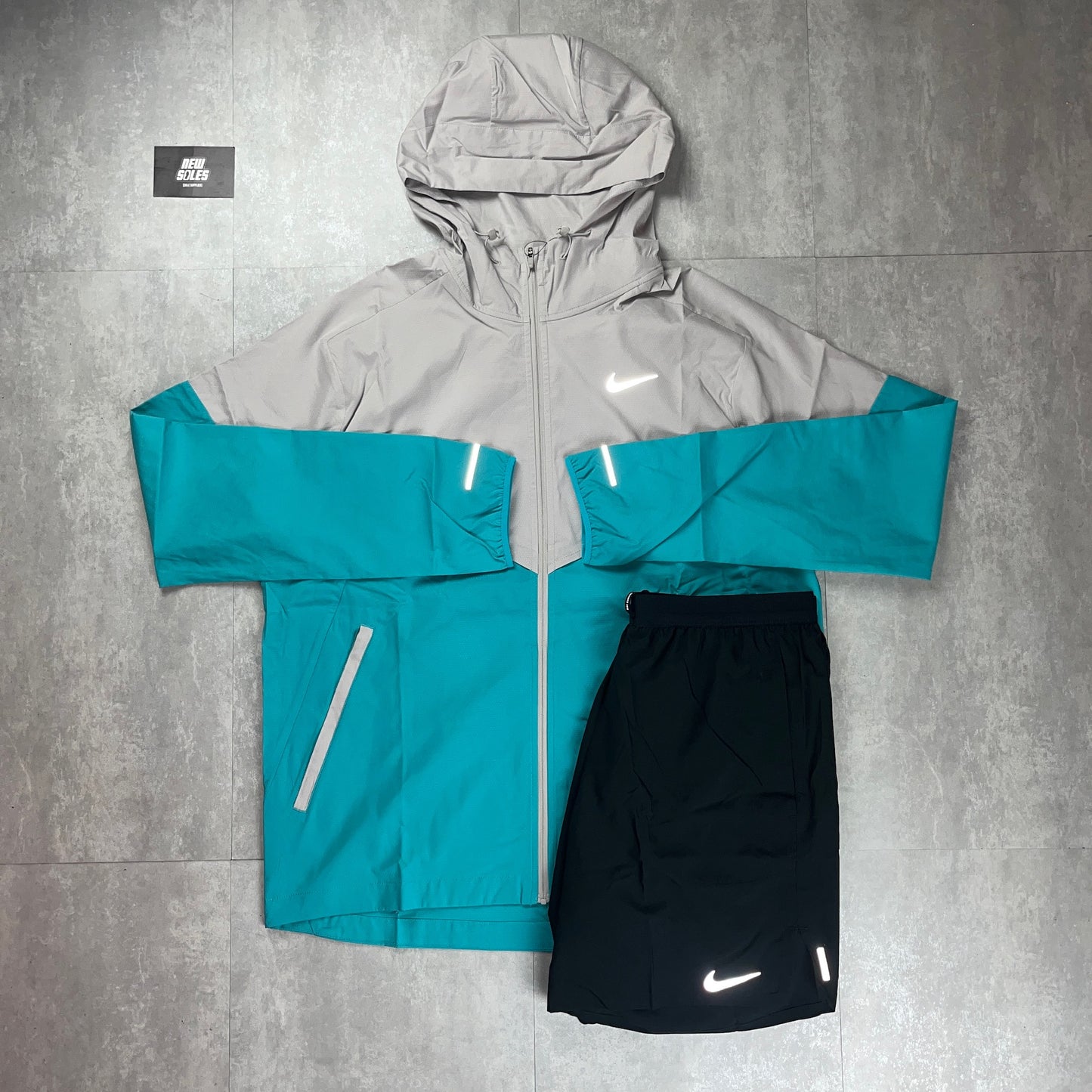 Nike Windrunner Jacket Light Iron Ore/Dusty Cactus & Black Flex Stride Shorts Set