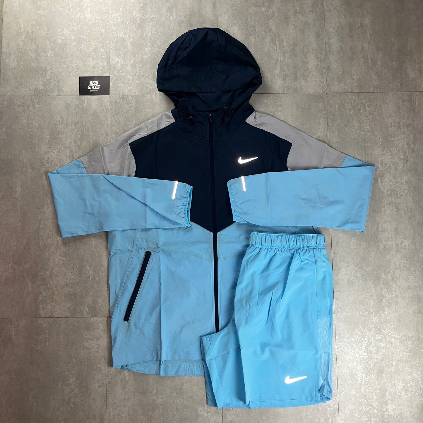 Nike Windrunner Jacket Aquarius Blue & Aquarius Blue Challenger Shorts Set