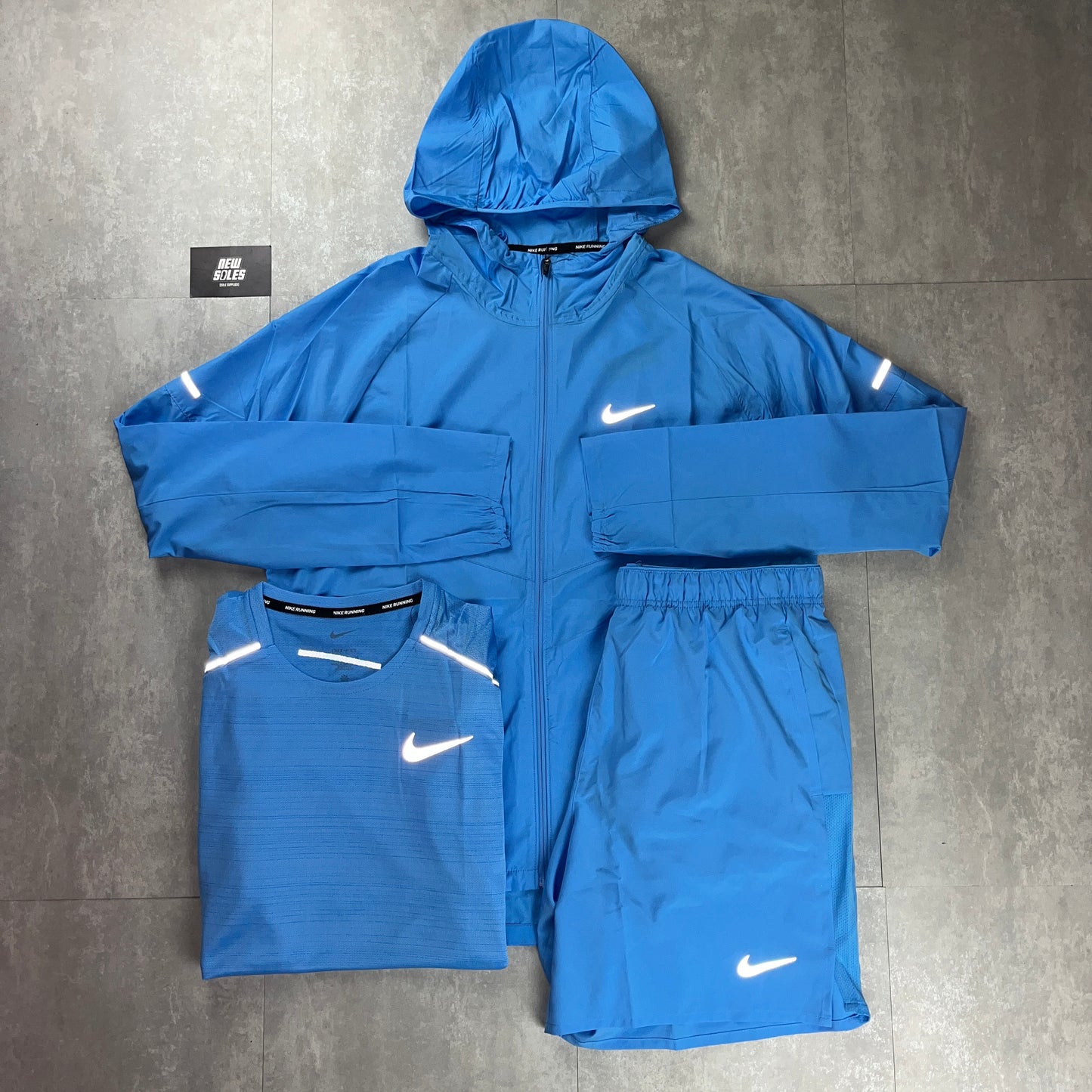 Nike Repel Windrunner Jacket University Blue & Miler T-Shirt/Challenger Short University Blue Bundle Set