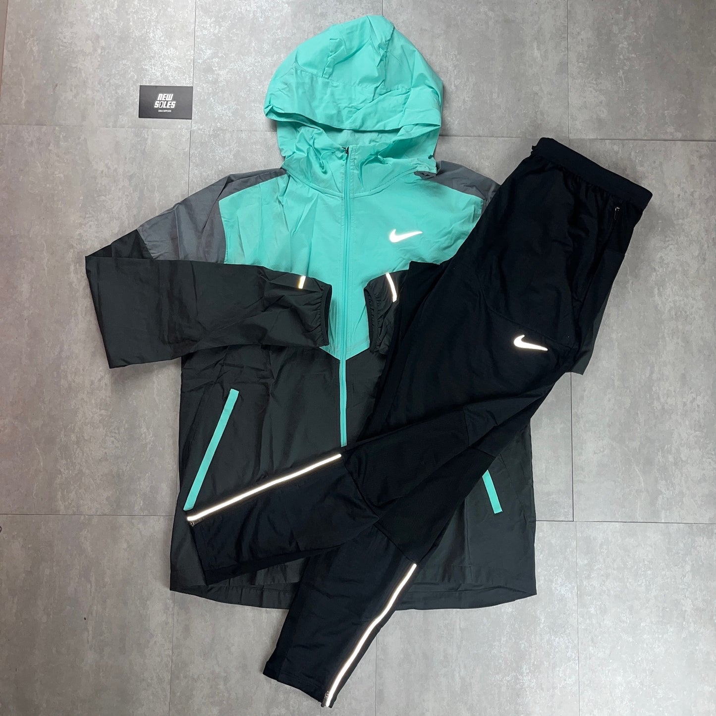 Nike Windrunner Jacket Turquoise Blue & Black Nike Phenom Pants Set