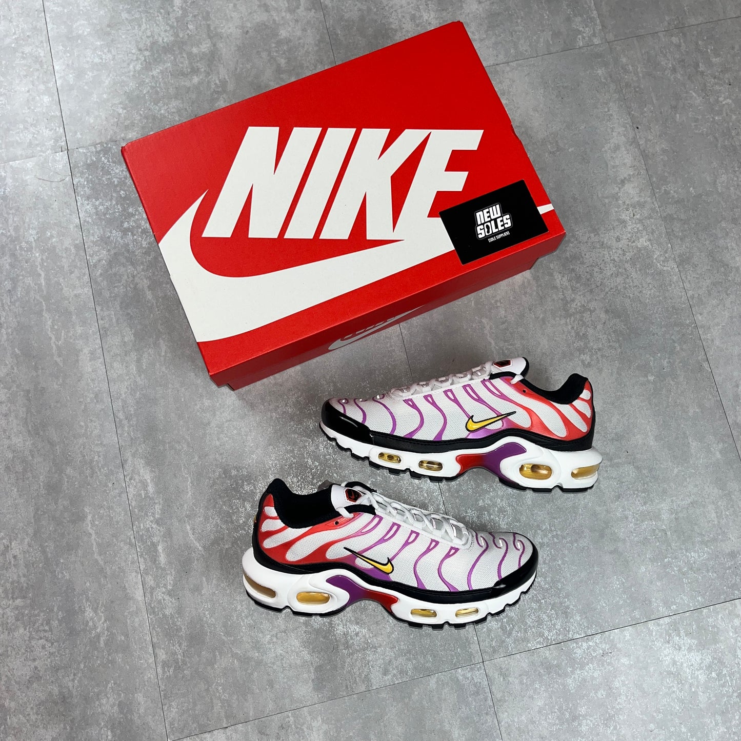 Nike Air Max Plus TN 'Gradient Red Magenta' Wmns