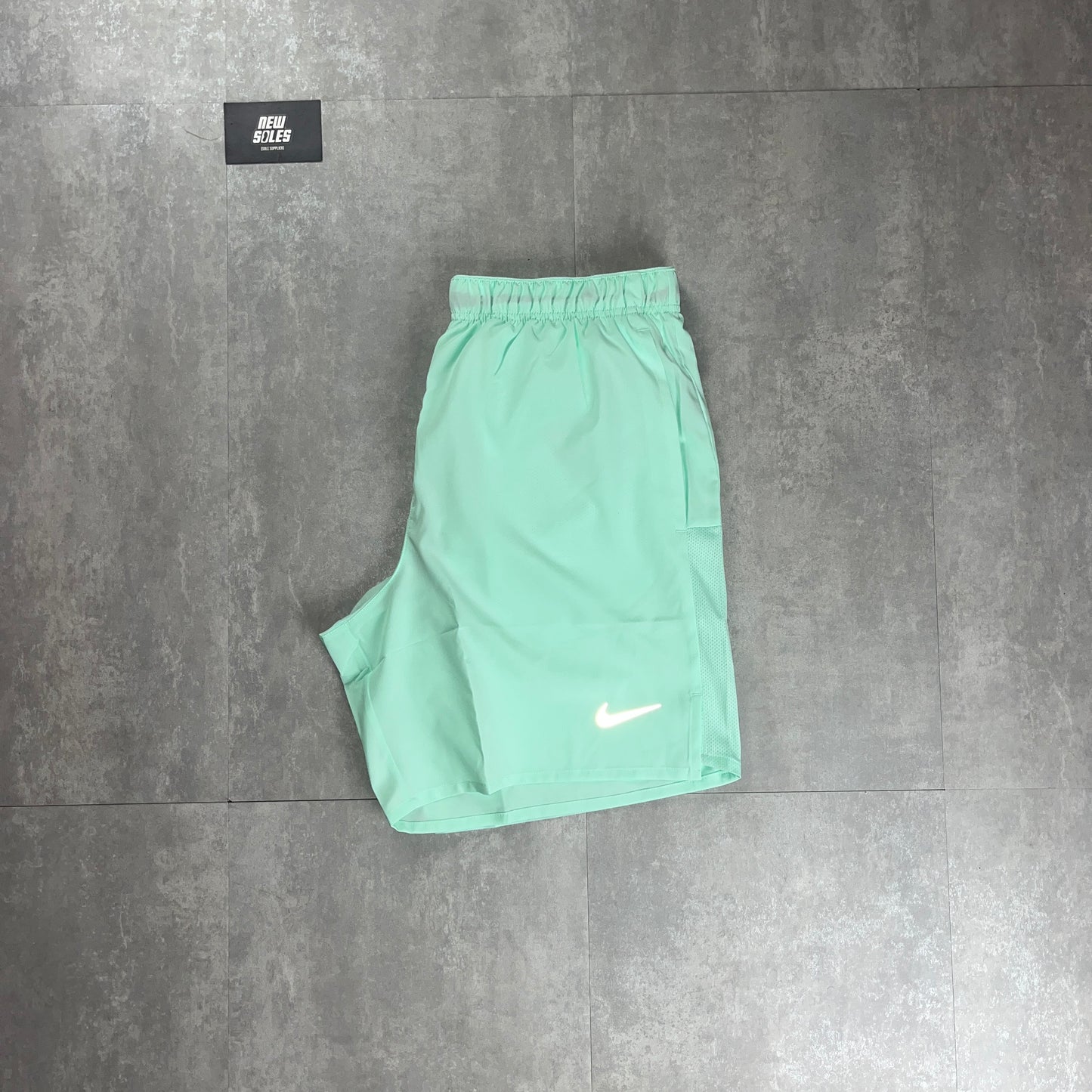 Nike Dri-Fit Challenger Shorts 7” ‘Mint Foam'