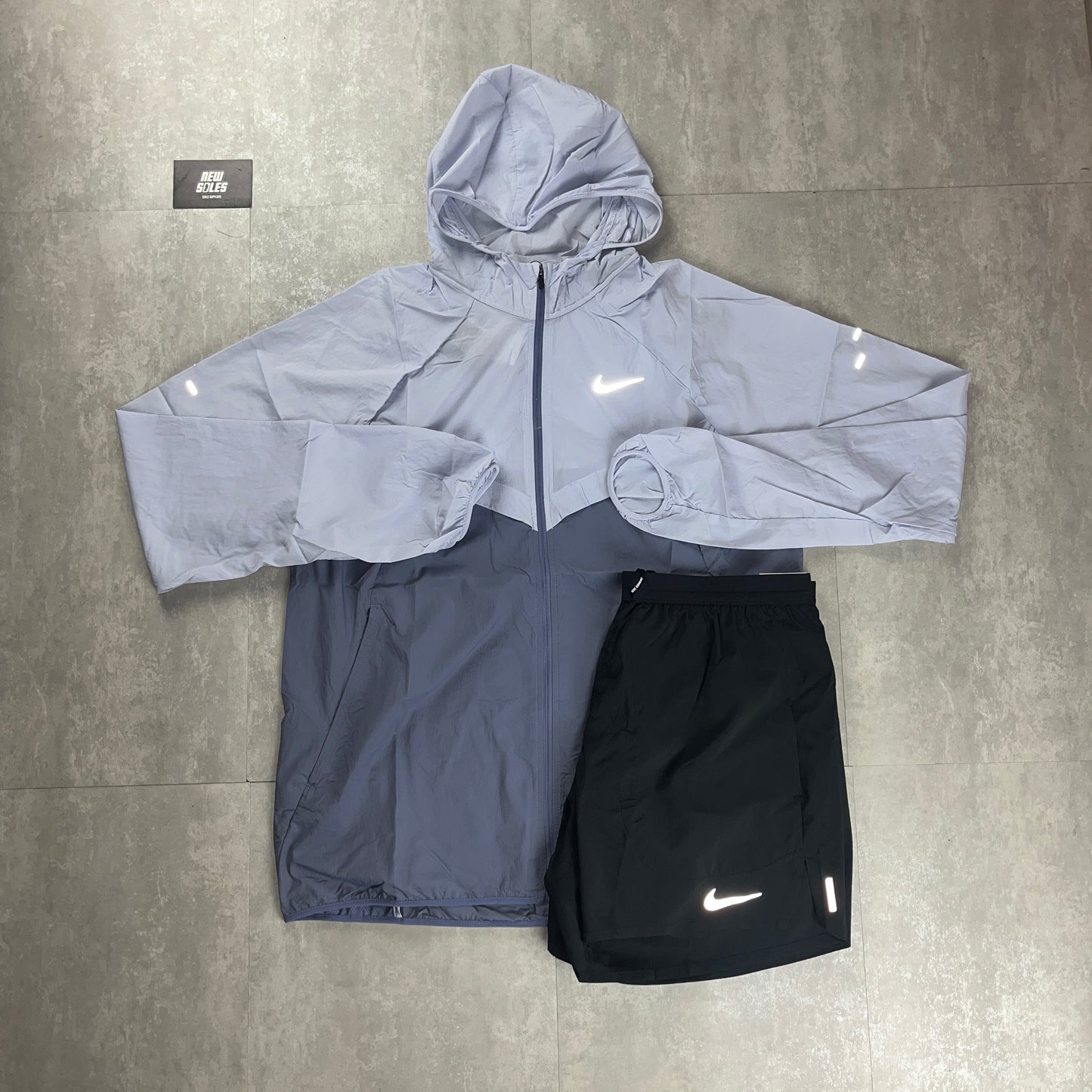 Nike Windrunner Jacket Ghost/World Indigo & Black Flex Stride Shorts Set