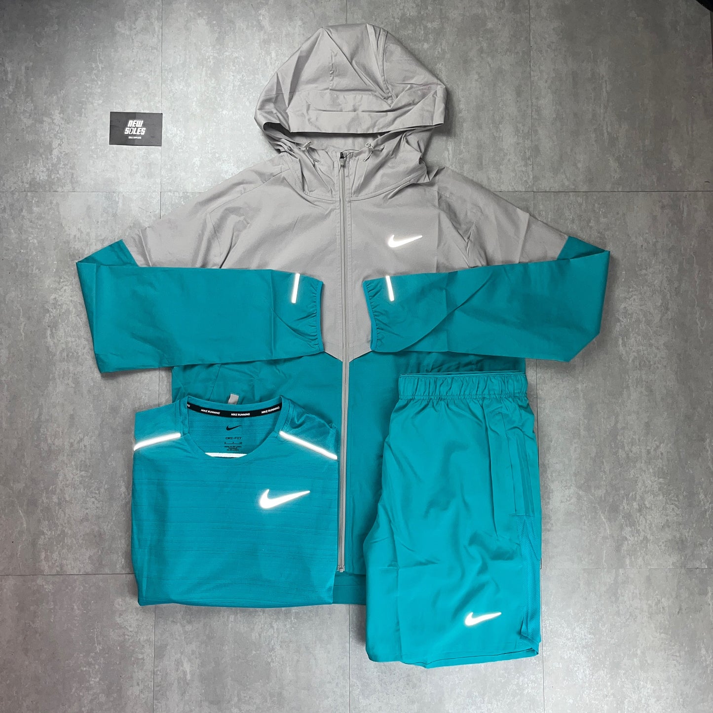 Nike Windrunner Jacket ‘Light Iron Ore/Dusty Cactus’