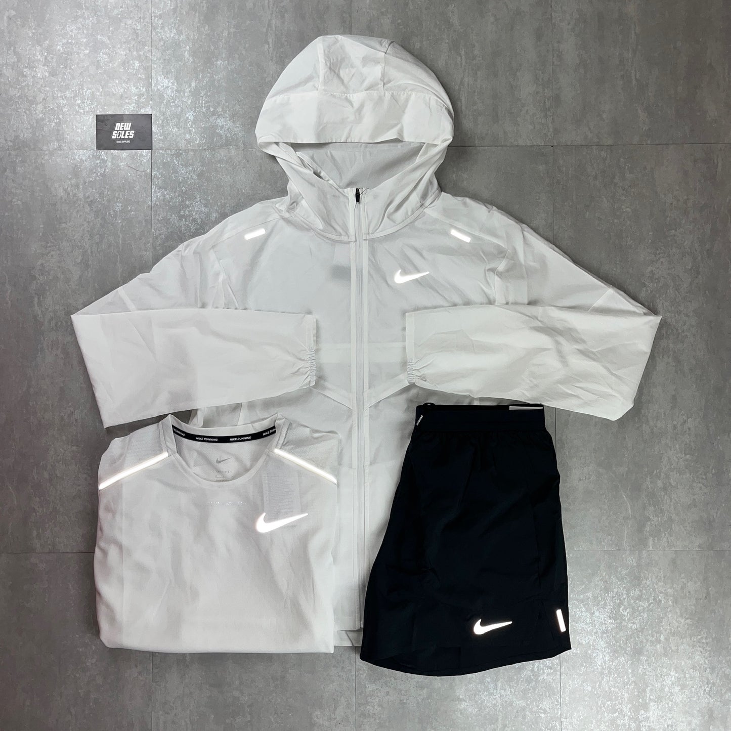Nike Windrunner Jacket White & White Miler T-Shirt/Black Flex Shorts Bundle Set