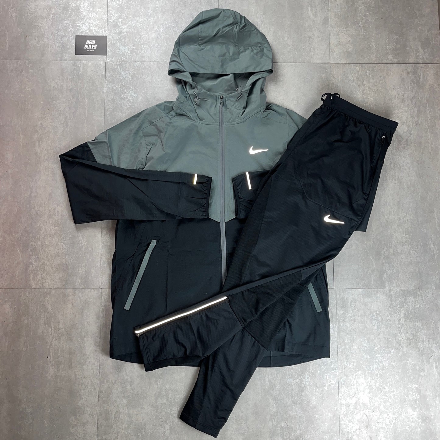 Nike Windrunner Jacket Black/Grey & Black Nike Phenom Pants Set
