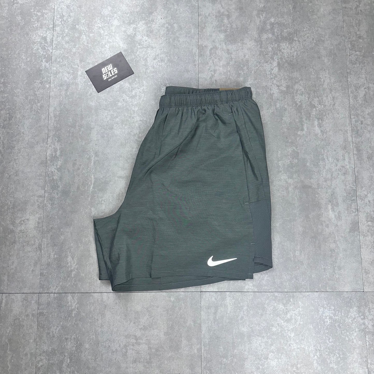 Nike Challenger 5" Shorts 'Grey'