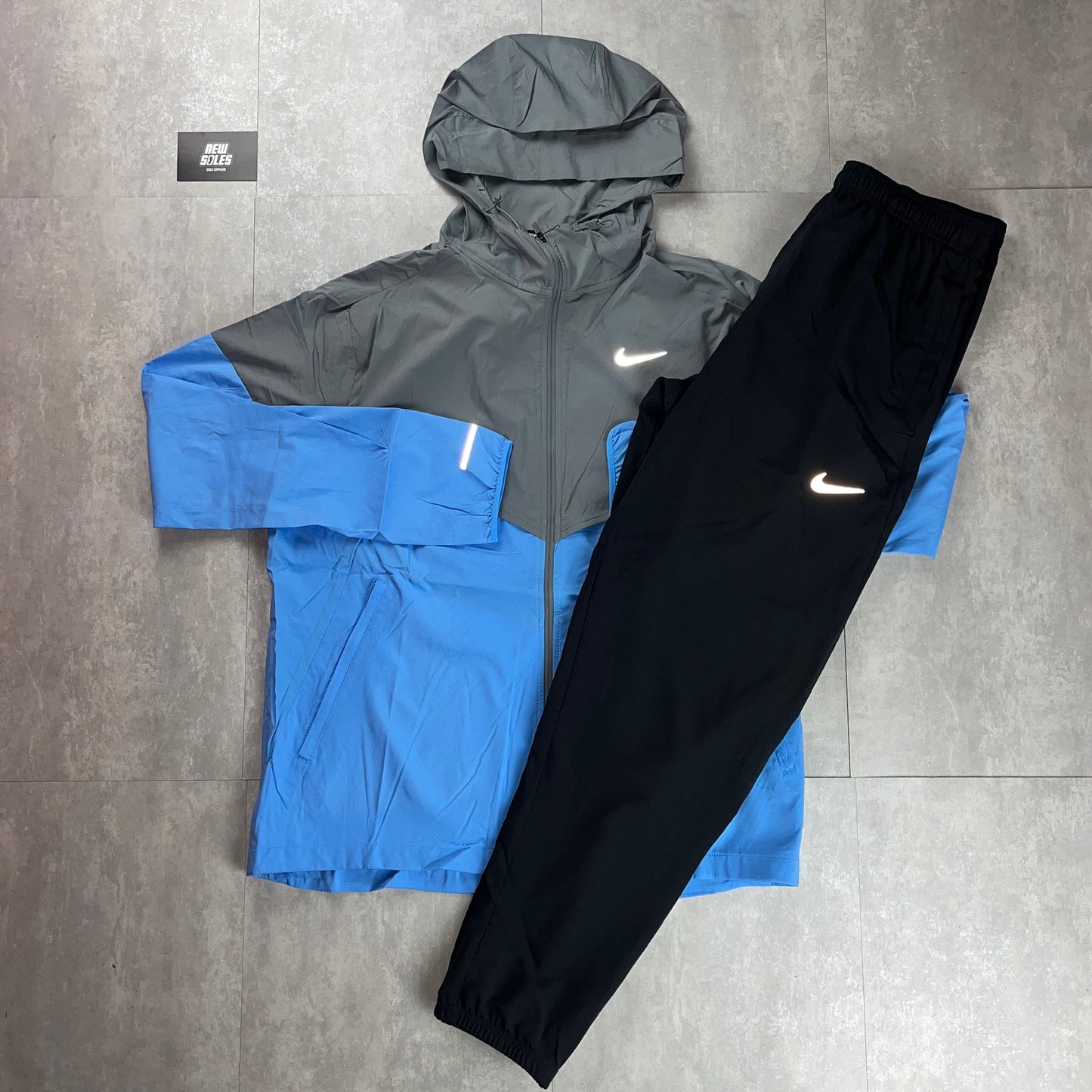 Nike Windrunner Jacket University Blue & Black Nike Challenger Pants Set