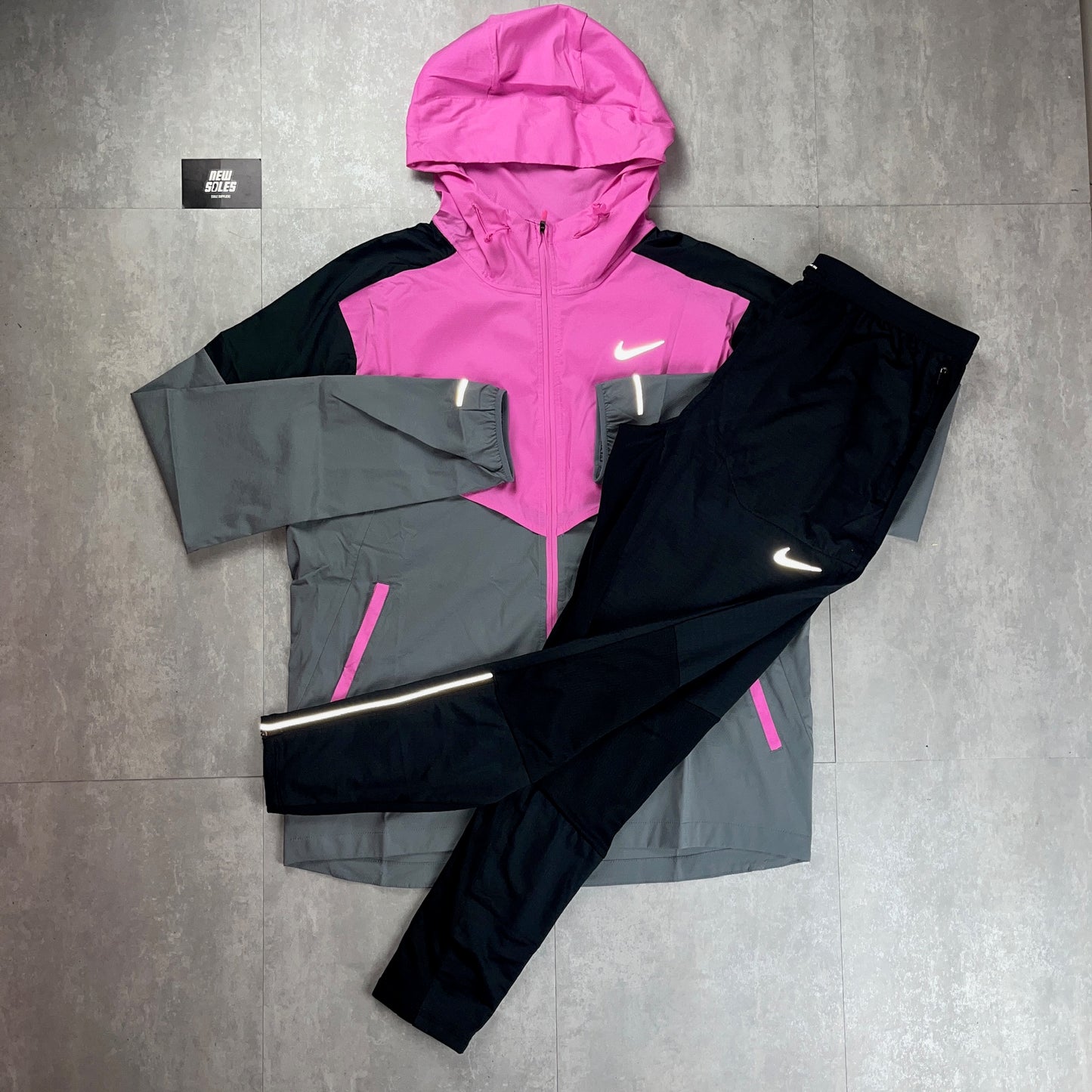 Nike Windrunner Jacket Playful Pink & Black Nike Phenom Pants Set