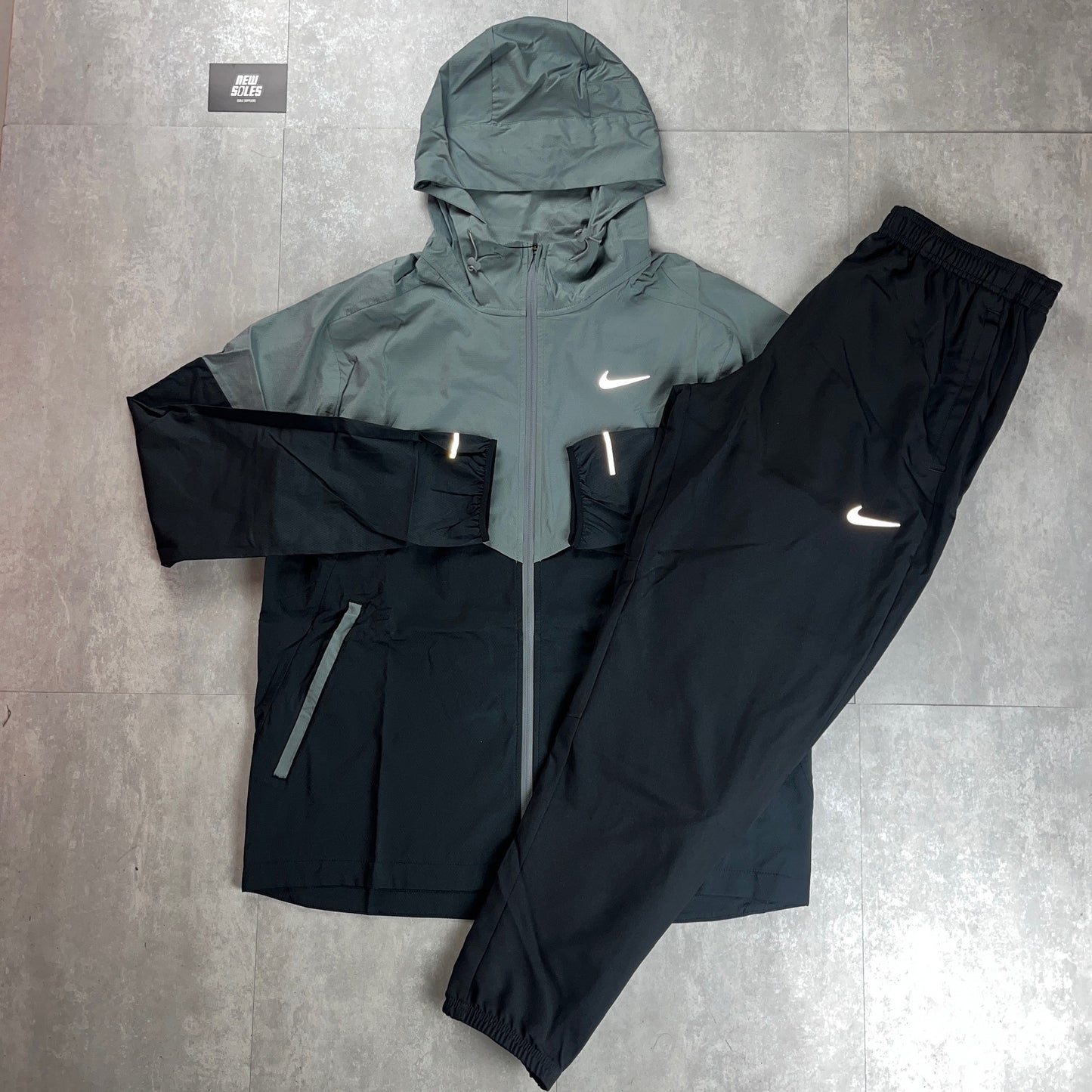 Nike Windrunner Jacket Black/Grey & Black Nike Challenger Pants Set