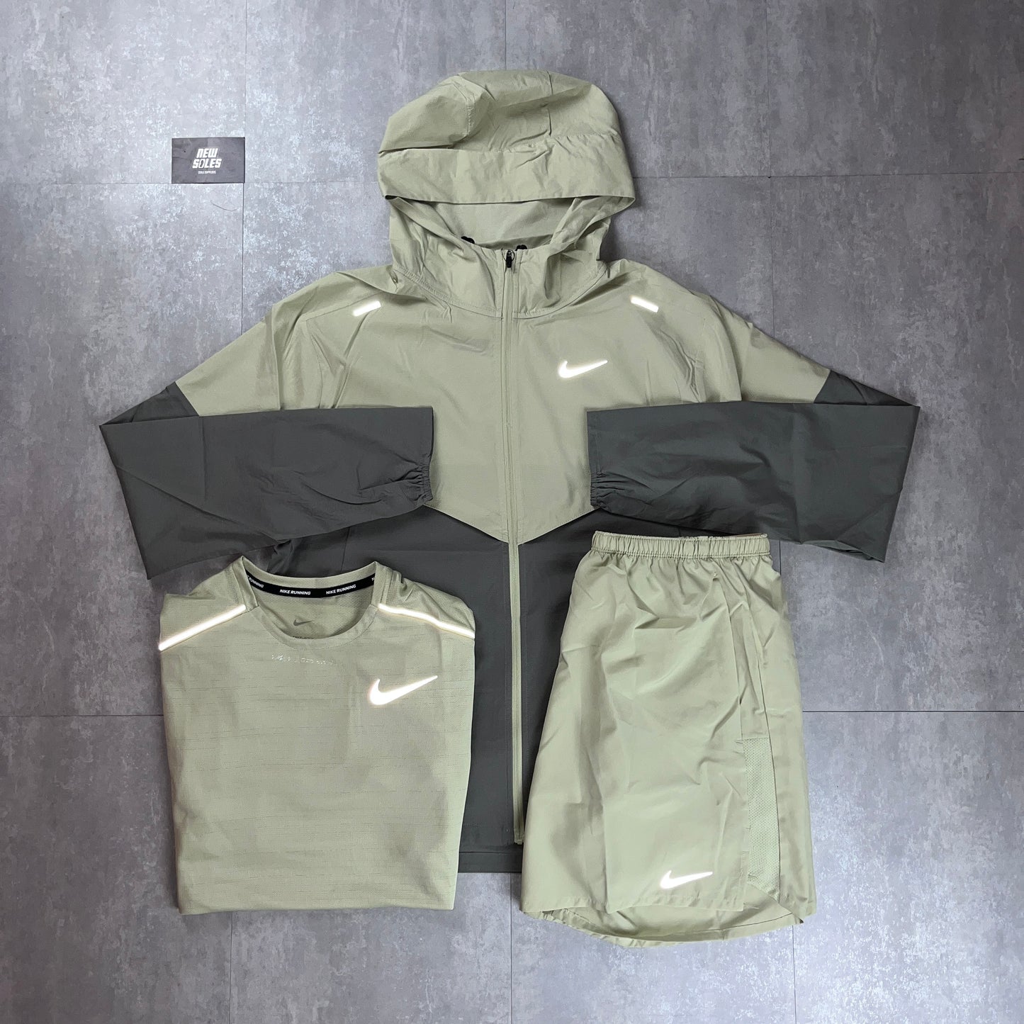 Nike Windrunner Jacket Olive & Miler T-Shirt/Challenger Short Olive Aura Bundle Set