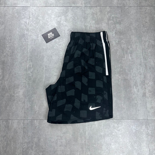 Nike Challenger 7" Shorts 'Anthracite'