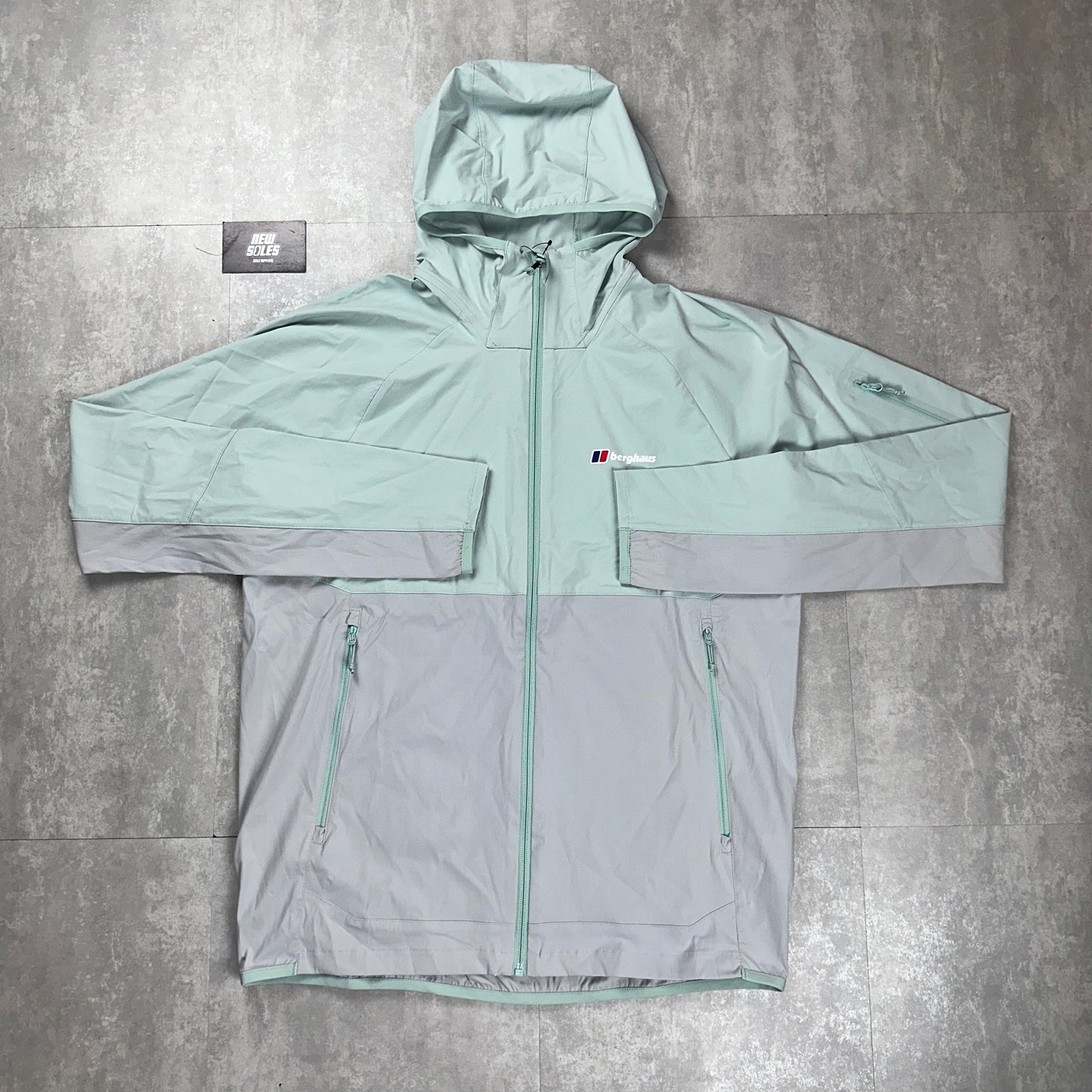 Berghaus Theran Windbreaker & Shorts Mint Green Bundle Set