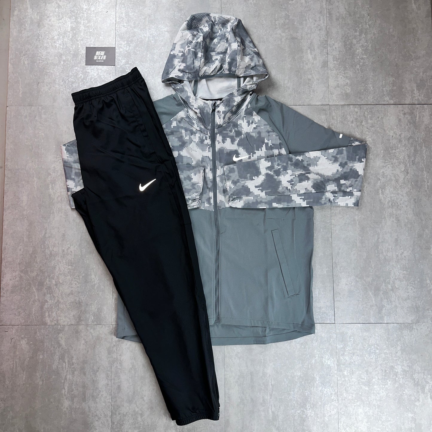 Nike Windrunner & Challenger Tracksuit Pants 'Grey Camo/Black'