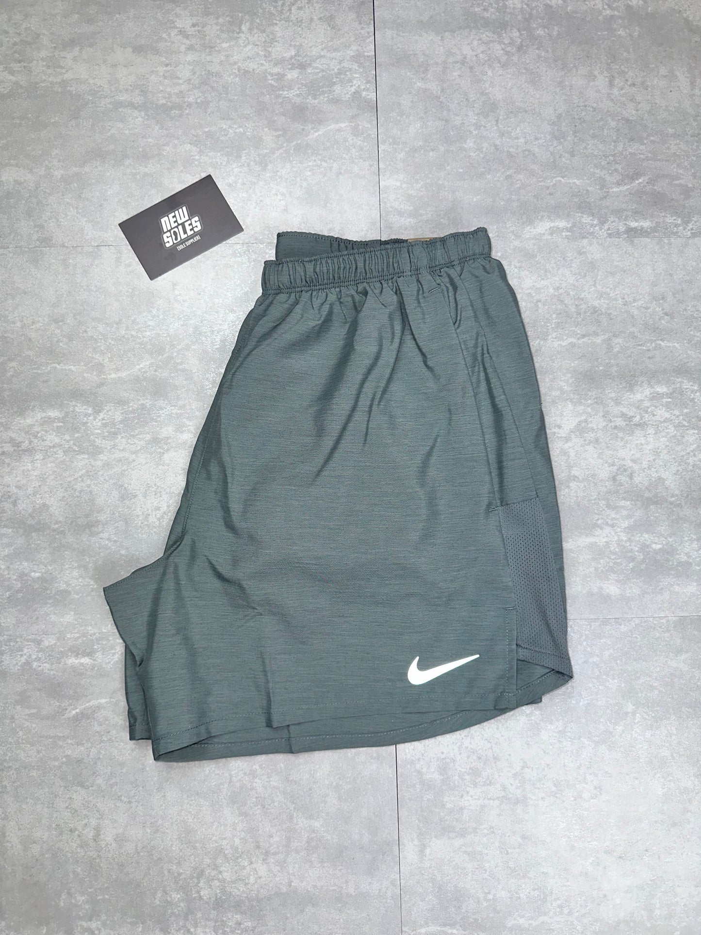 Nike Challenger 5" Shorts 'Grey'