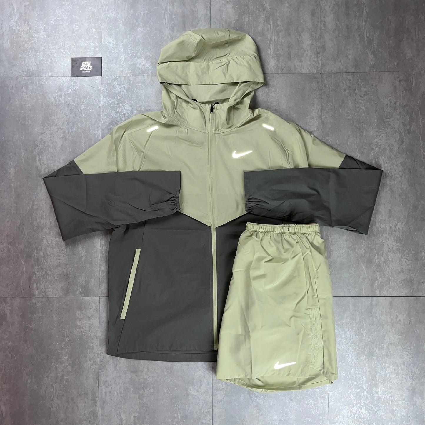 Nike Windrunner Jacket Olive & Miler T-Shirt/Challenger Short Olive Aura Bundle Set