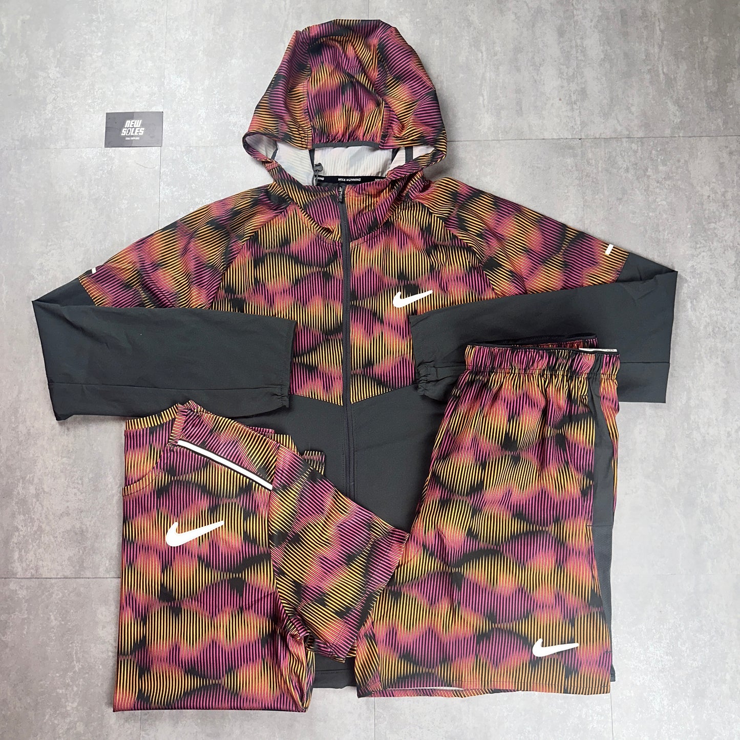 Nike Windrunner Jacket & Miler T-Shirt/Challenger Short Iron Grey/Sundial Bundle Set