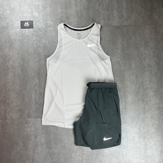 Nike ADV Vest White & Grey Flex Stride Shorts Set