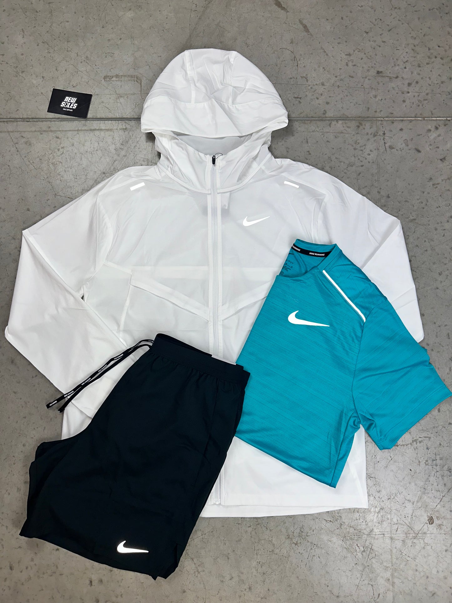 Nike Windrunner & Nike Miler 1.0 & Flex Stride Shorts Set 'Ice White/Dusty Cactus/Black'