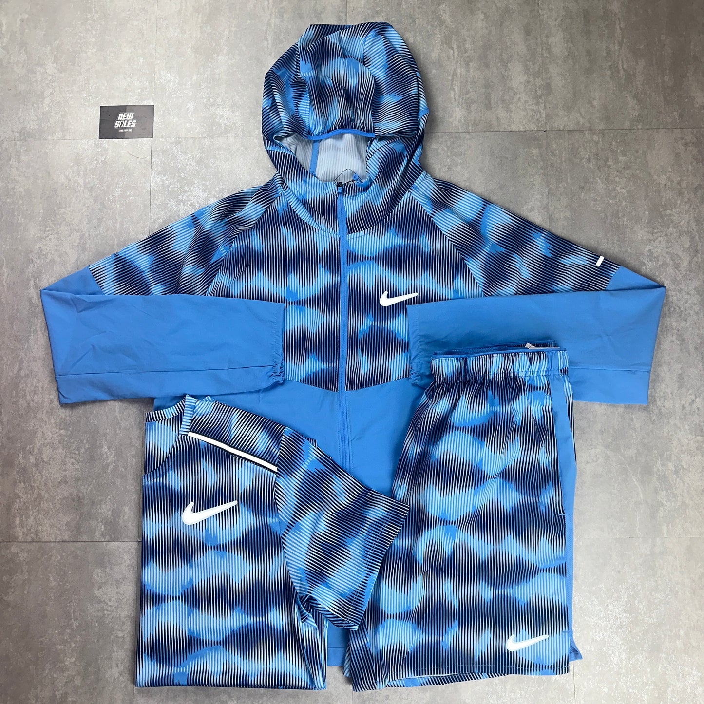 Nike Windrunner Jacket & Miler T-Shirt/Challenger Short University/Glacier Blue Bundle Set