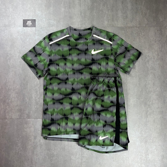 Nike Miler T-Shirt & Challenger Shorts Set Green Strike