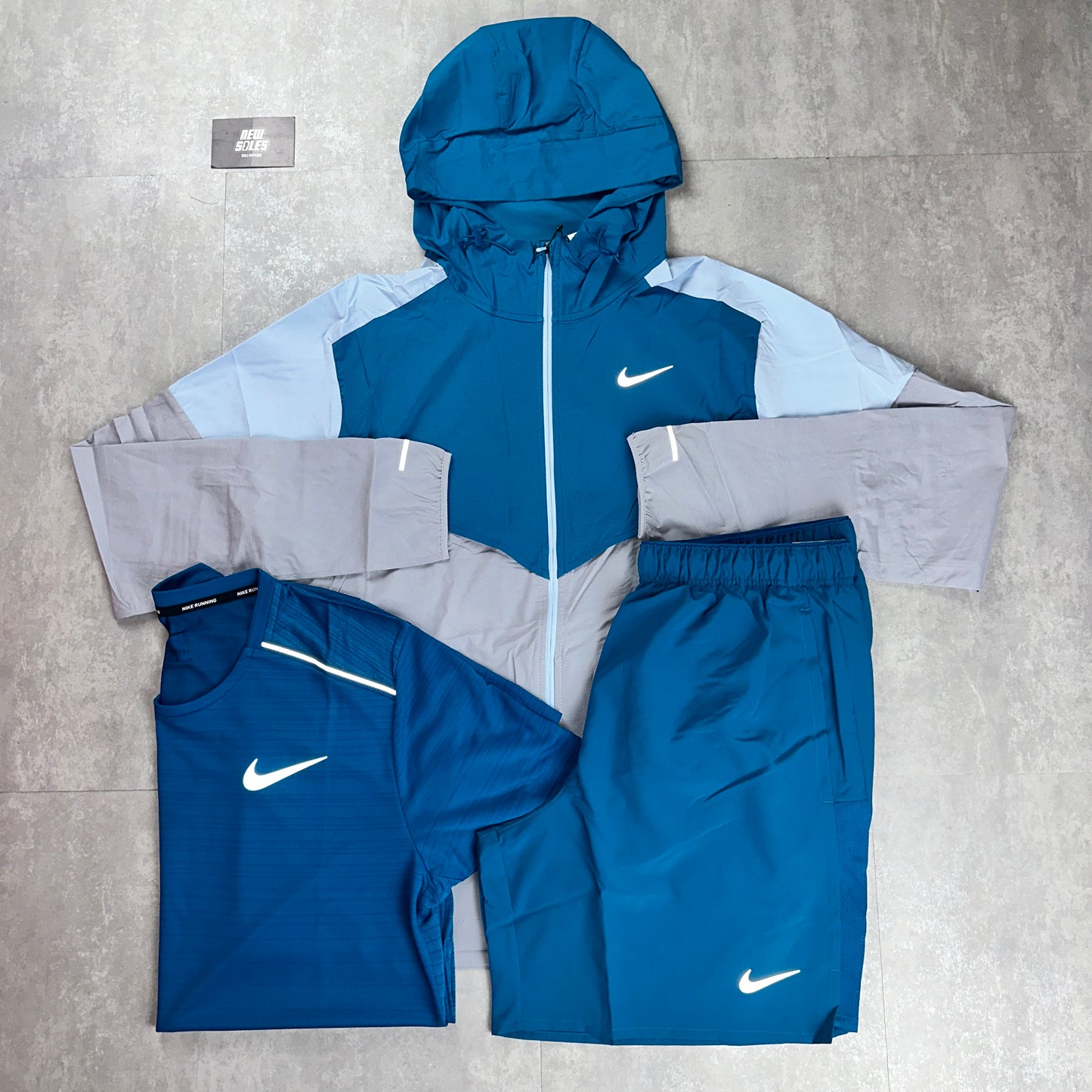 Nike Windrunner Jacket & Miler T-Shirt/Challenger Short Green Abyss Bundle Set