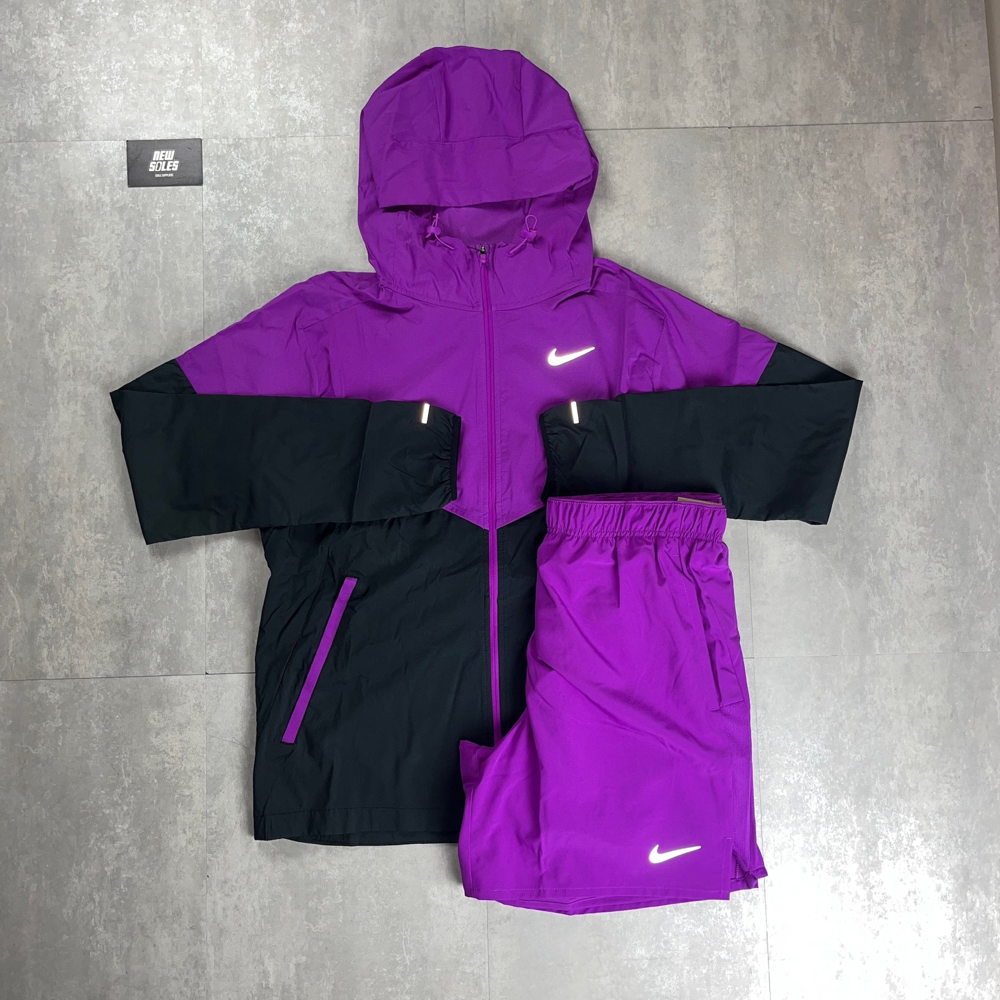Nike Windrunner Jacket Vivid Purple Miler T-Shirt/Challenger